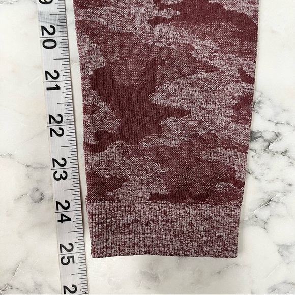 Gymshark Camo Seamless Two Piece Set in “Berry” - Picture 10 of 16